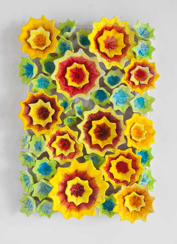 Calendar-April-14th 2016, Sculpture by Kazumasa,  Calendar April 14, the rectangular plate a double red and yellow petal-shaped flower composed of red and yellow and a blue-green green miscurium.