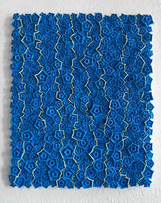 The storm 2007, Sculpture by Kazumasa Mizokami, An image similar to a pentagonal blue flowers put on a rectangular panel with eight yellow zigzag lines drawn from top to bottom