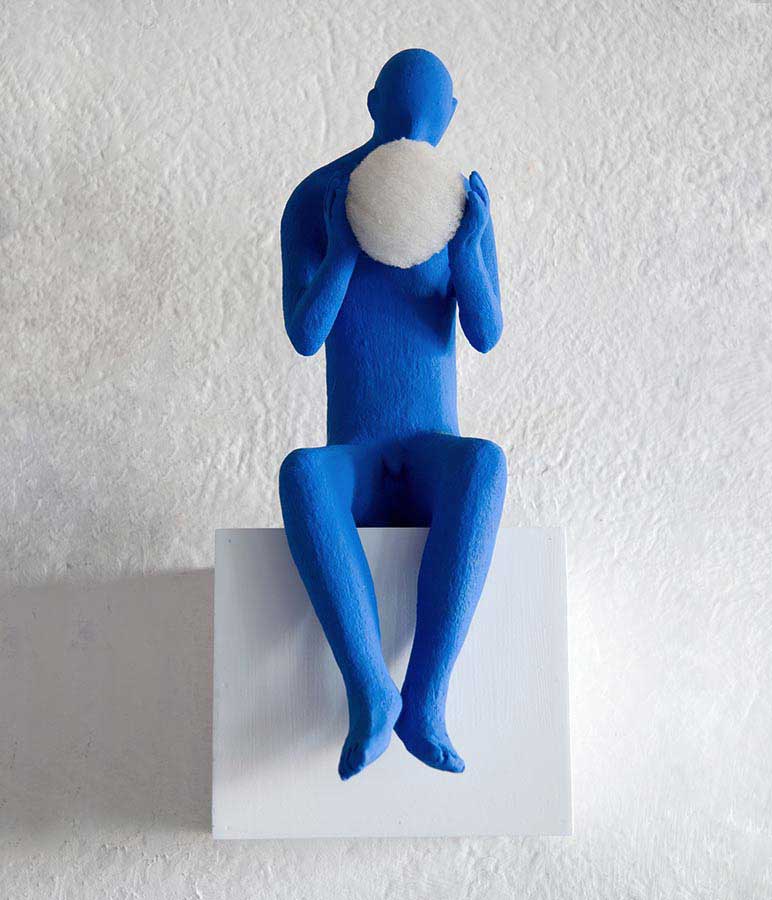 Blue man 2009, Sculpture by Kazumasa Mizokami, A blue sculpture trying to eat a small white sphere