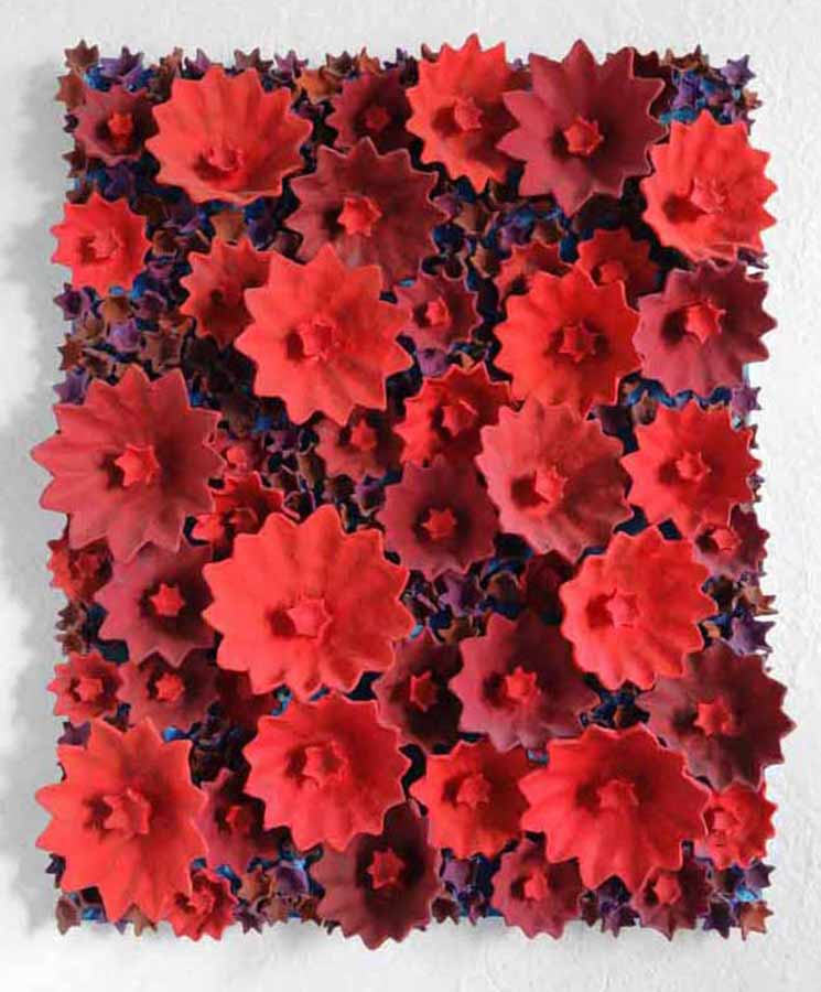 Sculpture by Kazumasa Mizokami, Heat of the night 2011 60x50x6cm painted terracotta A large open red flower is carved on a rectangular base, with a small red core in the center. Small flowers similar to the flower core are scattered in the gaps. The blue color seen from the base below seems to start to move under the influence of the red color of the flowers.