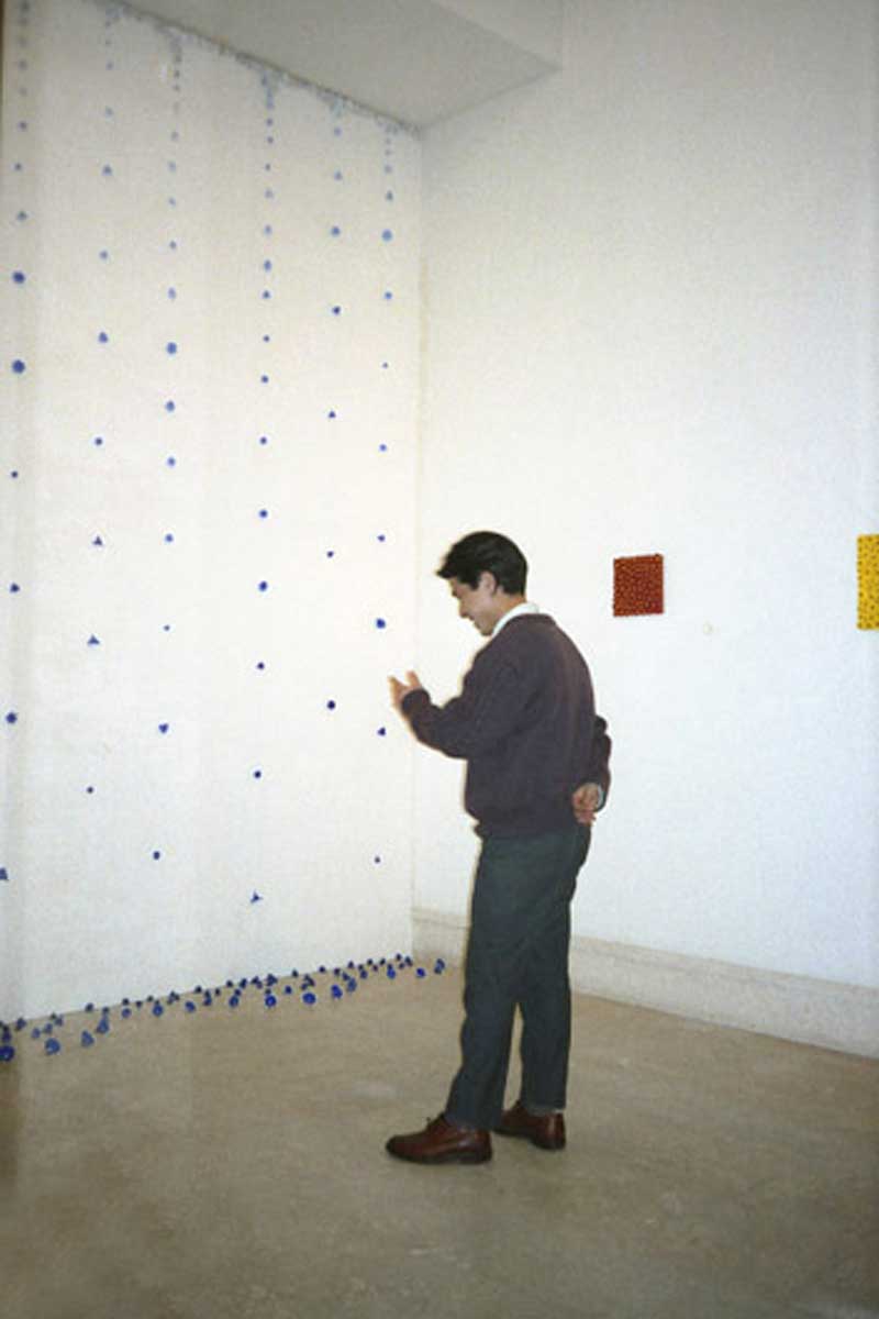 A photo taken by Lisa Ponti for 1997 kazumasa Mizokami exhibition in Venice