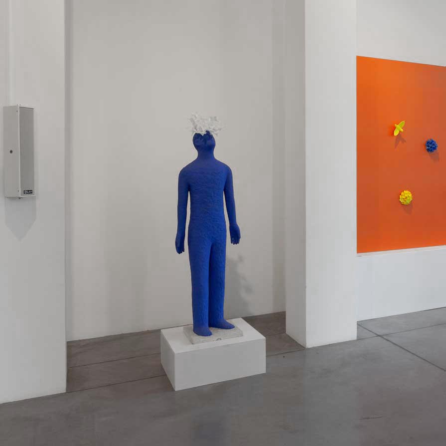 a boy 40x35xh150cm blue his above the head leaning white flower unit (plastic) like cloud boy is looking at sky with a pity hug